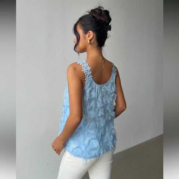 Elegant Cream Floral Women's Top - Picture 3 of 14